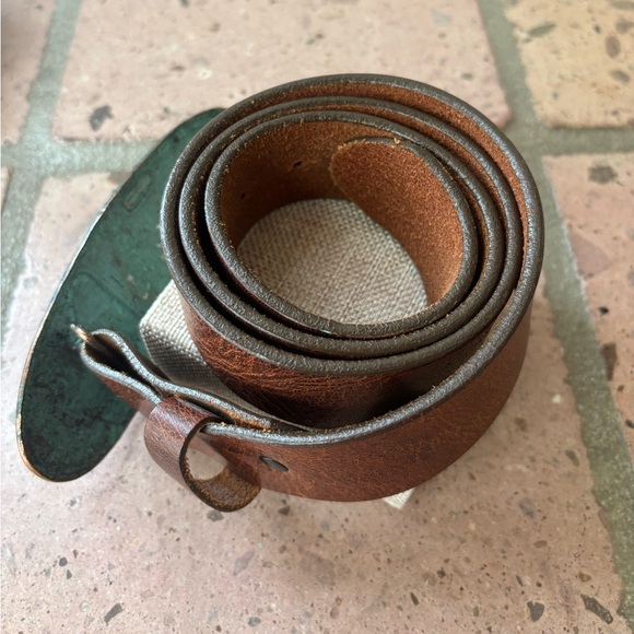 Green and Brown Embossed Belt Buckle - Picture 2 of 4